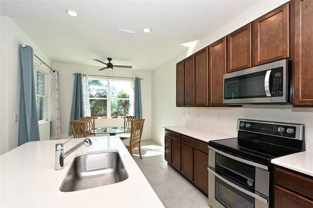 3551 74TH AVENUE CIRCLE E, Sarasota, FL 34243