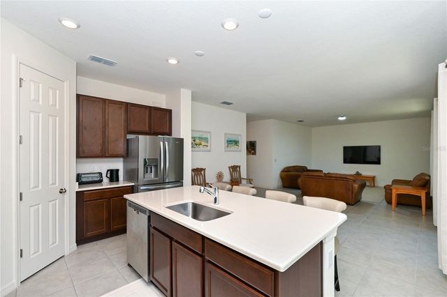 3551 74TH AVENUE CIRCLE E, Sarasota, FL 34243