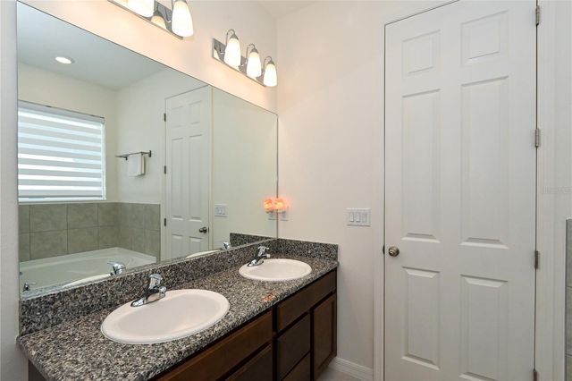 3551 74TH AVENUE CIRCLE E, Sarasota, FL 34243