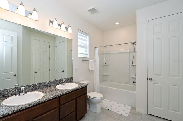 3551 74TH AVENUE CIRCLE E, Sarasota, FL 34243