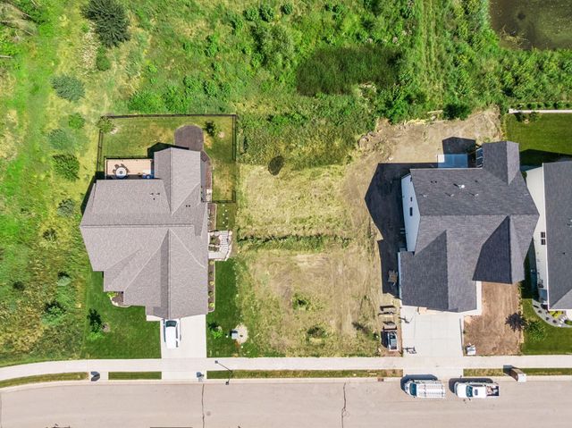 1951 Campfire Drive E, Waconia, MN 55387