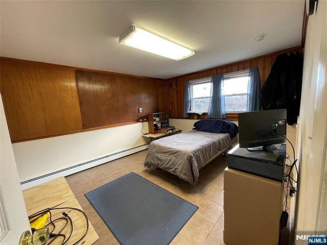 12 Henches Place, Little Ferry, NJ 07643