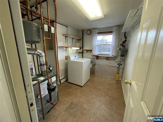 12 Henches Place, Little Ferry, NJ 07643