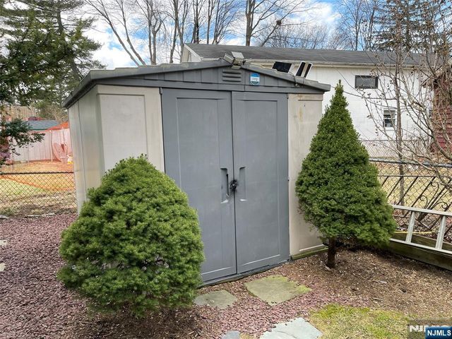 12 Henches Place, Little Ferry, NJ 07643