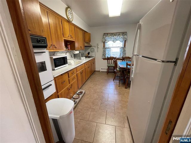 12 Henches Place, Little Ferry, NJ 07643