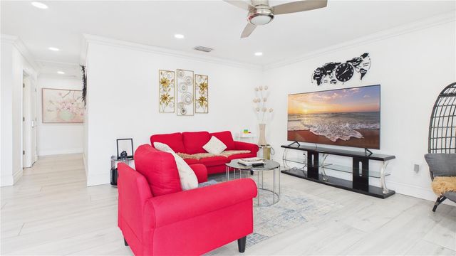 8721 N ORANGEVIEW AVENUE, Tampa, FL 33617