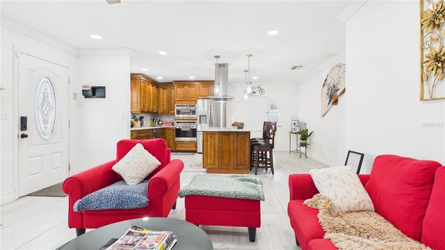 8721 N ORANGEVIEW AVENUE, Tampa, FL 33617