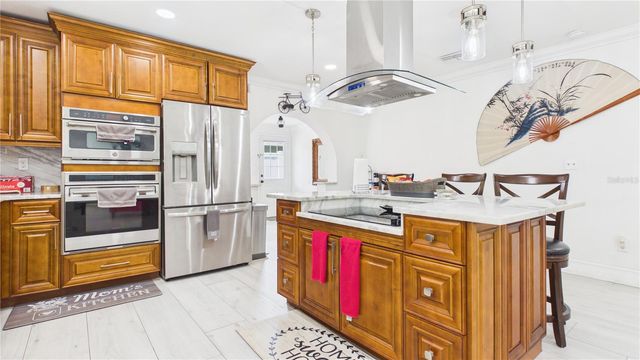 8721 N ORANGEVIEW AVENUE, Tampa, FL 33617