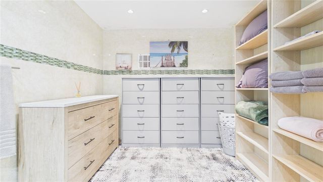 8721 N ORANGEVIEW AVENUE, Tampa, FL 33617