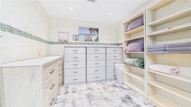 8721 N ORANGEVIEW AVENUE, Tampa, FL 33617