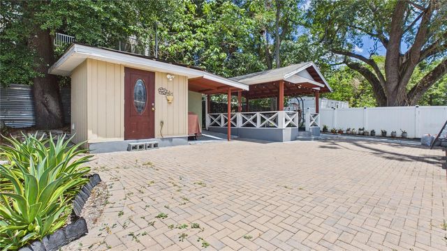 8721 N ORANGEVIEW AVENUE, Tampa, FL 33617