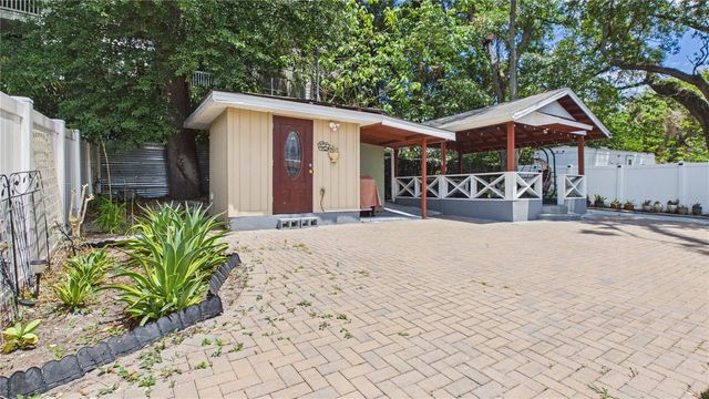 8721 N ORANGEVIEW AVENUE, Tampa, FL 33617