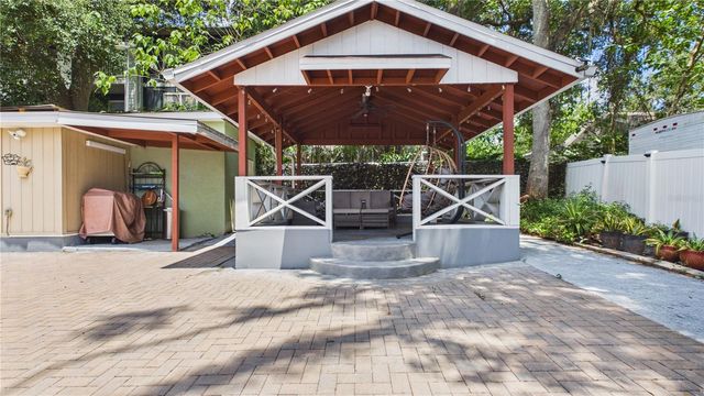 8721 N ORANGEVIEW AVENUE, Tampa, FL 33617