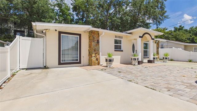 8721 N ORANGEVIEW AVENUE, Tampa, FL 33617