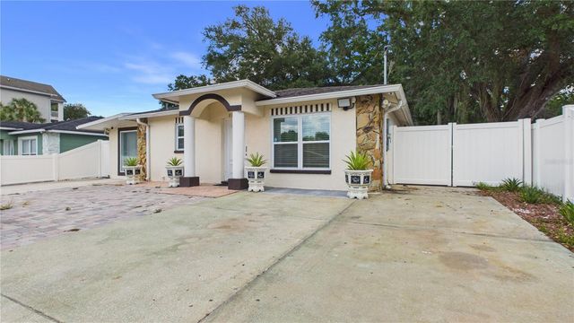 8721 N ORANGEVIEW AVENUE, Tampa, FL 33617