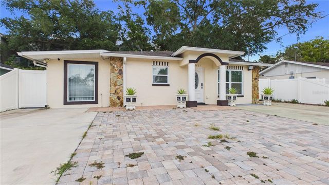 8721 N ORANGEVIEW AVENUE, Tampa, FL 33617