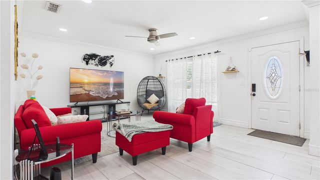 8721 N ORANGEVIEW AVENUE, Tampa, FL 33617