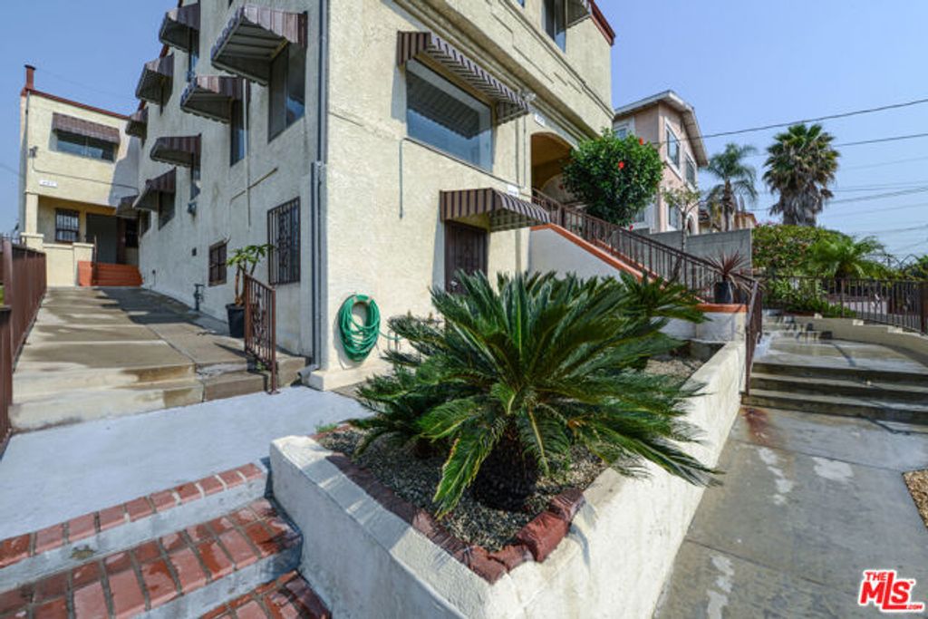 527 N Cummings Street, Los Angeles, CA 90033