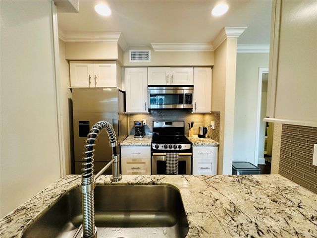 3402 Garrott Street 16, Houston, TX 77006