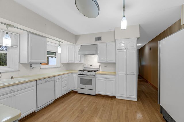 9S174 DREW Avenue, Burr Ridge, IL 60527