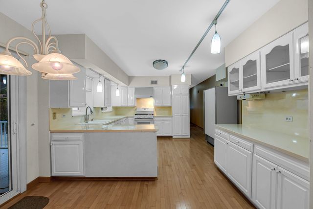 9S174 DREW Avenue, Burr Ridge, IL 60527