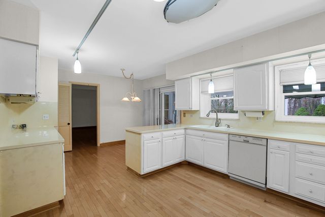 9S174 DREW Avenue, Burr Ridge, IL 60527