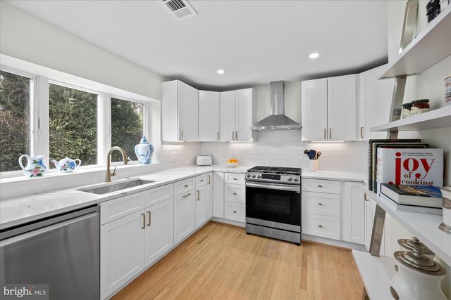 6700 RANNOCH RD, Bethesda, MD 20817