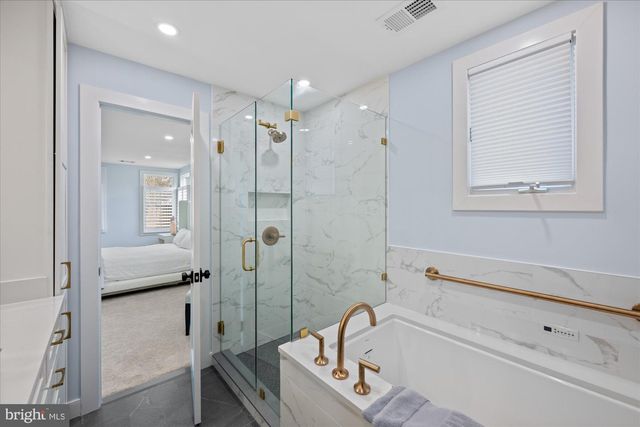 6700 RANNOCH RD, Bethesda, MD 20817