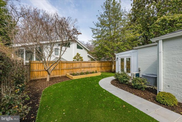 6700 RANNOCH RD, Bethesda, MD 20817