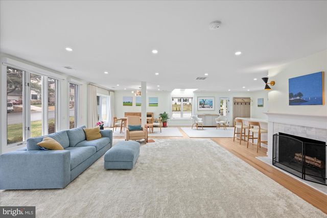 6700 RANNOCH RD, Bethesda, MD 20817