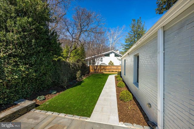 6700 RANNOCH RD, Bethesda, MD 20817