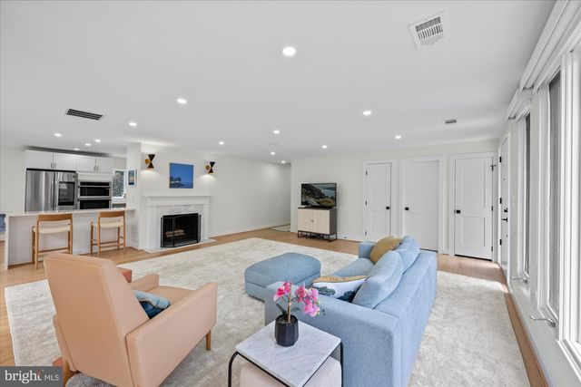 6700 RANNOCH RD, Bethesda, MD 20817