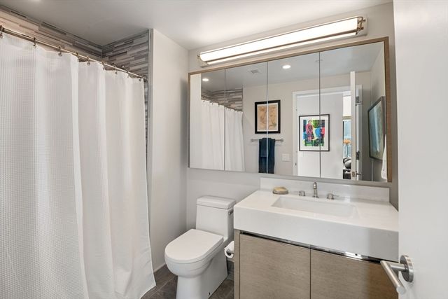 100 Lovejoy Wharf PH-3C, Boston, MA 02114