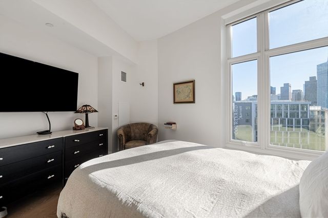 100 Lovejoy Wharf PH-3C, Boston, MA 02114