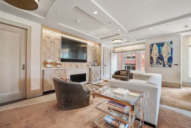 100 Lovejoy Wharf PH-3C, Boston, MA 02114