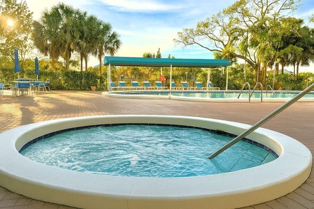 3850 Washington Street 215, Hollywood, FL 33021