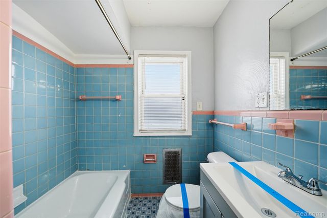 18110 SNOWDEN Street, Detroit, MI 48235