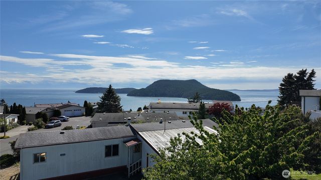 2702 Dundee Place, Anacortes, WA 98221