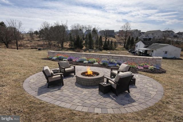 55 CHRISTIANS DR, Hanover, PA 17331