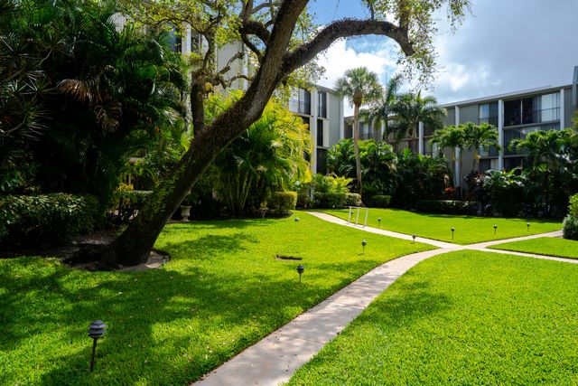 501 SW 11th Place 114, Boca Raton, FL 33432