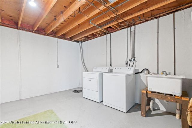 5427 Wild Oak Drive, East Lansing, MI 48823