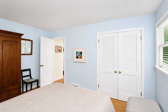 915 N Pine Avenue, Arlington Heights, IL 60004