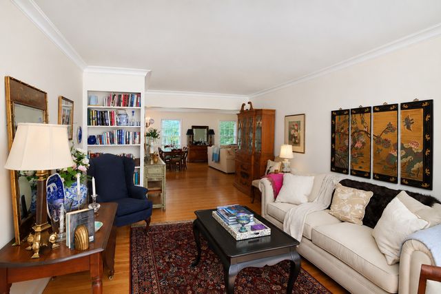 915 N Pine Avenue, Arlington Heights, IL 60004