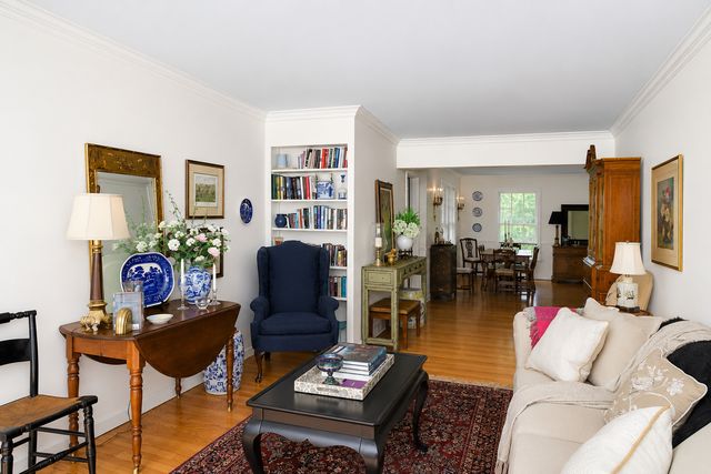 915 N Pine Avenue, Arlington Heights, IL 60004