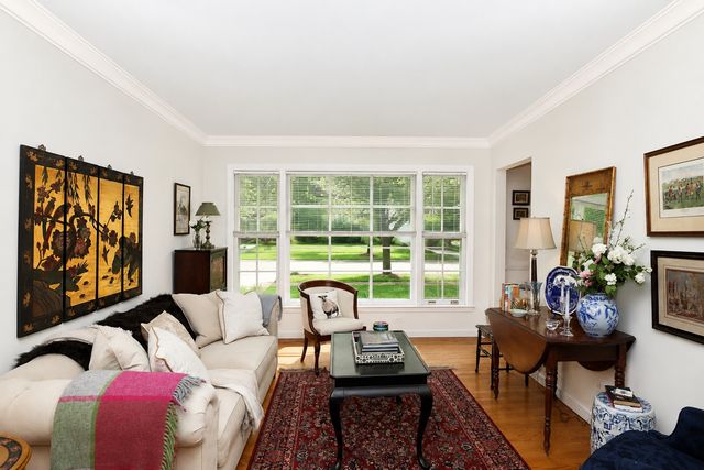 915 N Pine Avenue, Arlington Heights, IL 60004