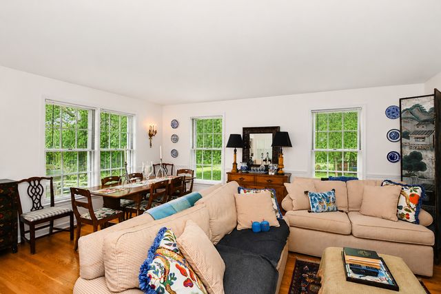 915 N Pine Avenue, Arlington Heights, IL 60004