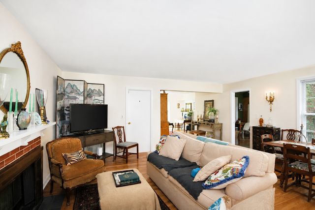 915 N Pine Avenue, Arlington Heights, IL 60004