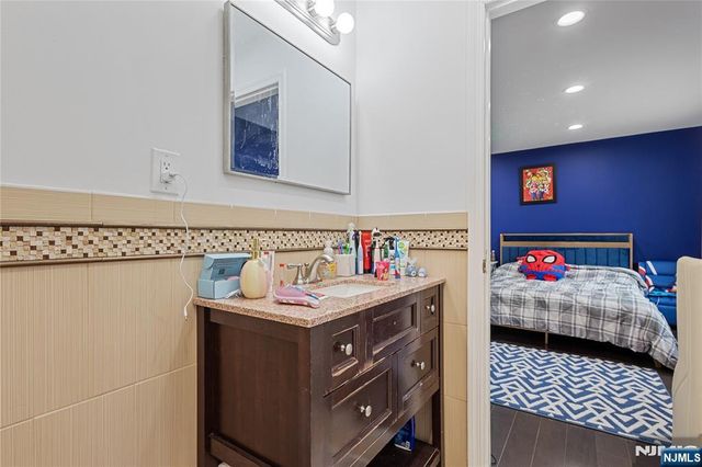 69 Colonial Road, Wayne, NJ 07470