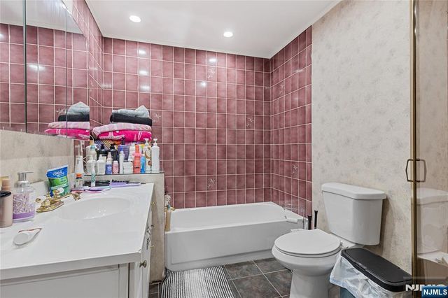 69 Colonial Road, Wayne, NJ 07470