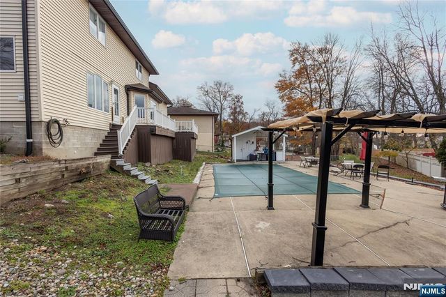 69 Colonial Road, Wayne, NJ 07470